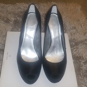 TAHARI Hanna Peep Toe Leather Heels